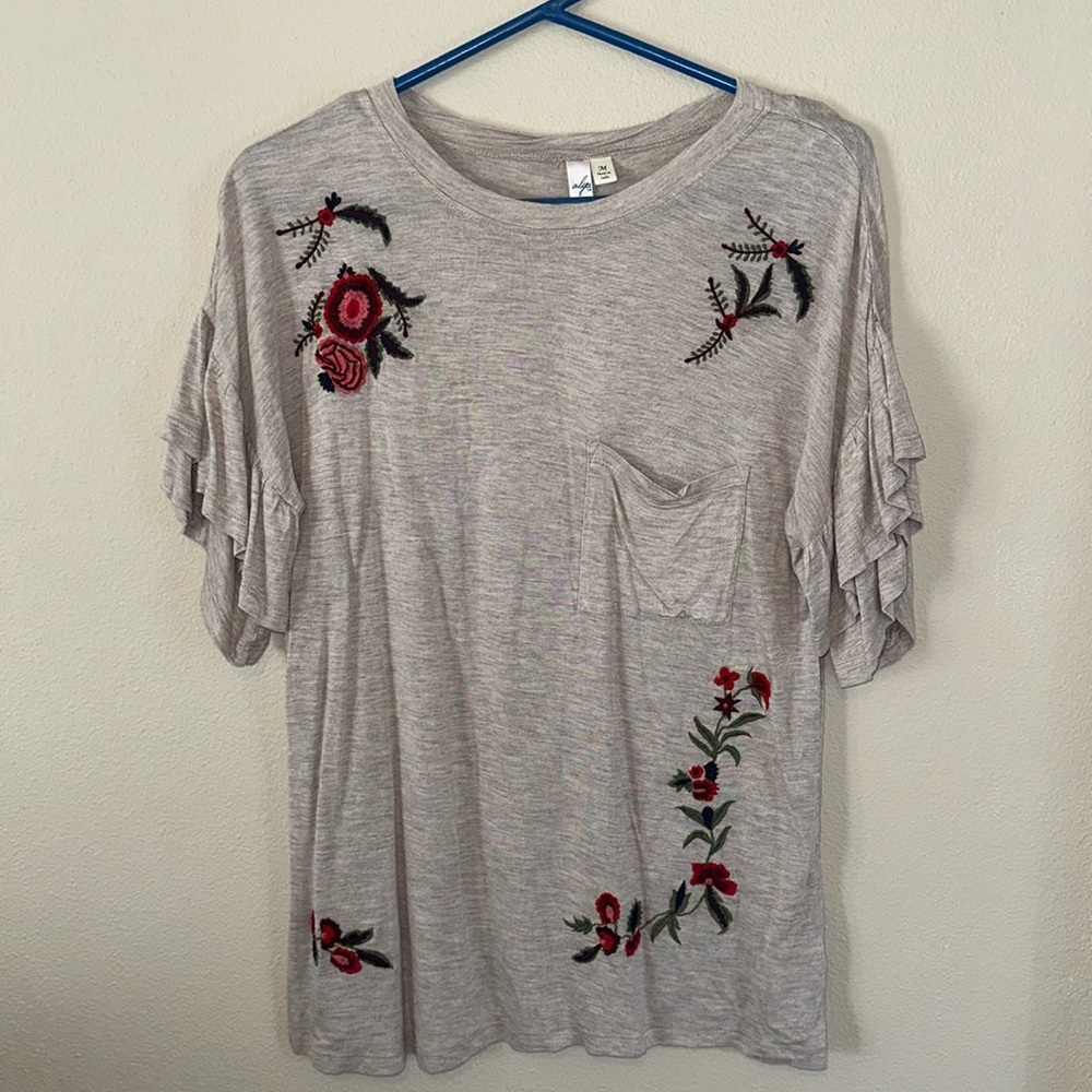 Women’s oatmeal colored shirt size M